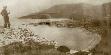 Πανοραμική άποψη Αρτάκης Κυζίκου από το λόφο του Αγίου Συμεών, 1920 (πηγή: Σύλλογος Αρτακηνών-Κυζικηνών / ertnews.gr)