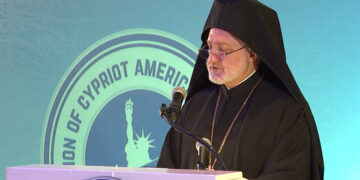 Ο αρχιεπίσκοπος Αμερικής Ελπιδοφόρος κατά την ομιλία του στο ετήσιο δείπνο της Ομοσπονδίας των Κυπροαμερικανικών Οργανώσεων