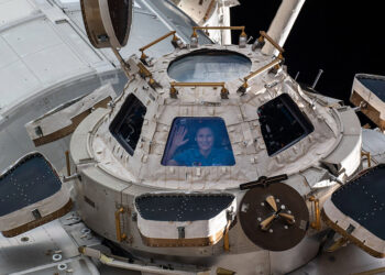 Η Ιταλίδα Σαμάνθα Κριστοφορέτι στον Διεθνή Διαστημικό Σταθμό (φωτ.: Facebook / ESA)