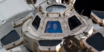 Η Ιταλίδα Σαμάνθα Κριστοφορέτι στον Διεθνή Διαστημικό Σταθμό (φωτ.: Facebook / ESA)