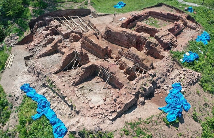 Φωτογραφία από την τελευταία ανασκαφική περίοδο στο Κάστρο Κουρούλ στα Κοτύωρα (φωτ.: DHA)