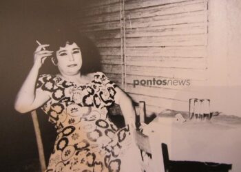 Η Σεβάς Χανούμ με το τσιγάρο στο χέρι (φωτ.: Αρχείο Μανώλη Τασούλα)