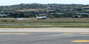 Προσγείωση αεροσκάφους στο αεροδρόμιο «Μακεδονία» της Θεσσαλονίκης (Φωτ. αρχείου: MotionTeam/Βασίλης Βερβερίδης)
