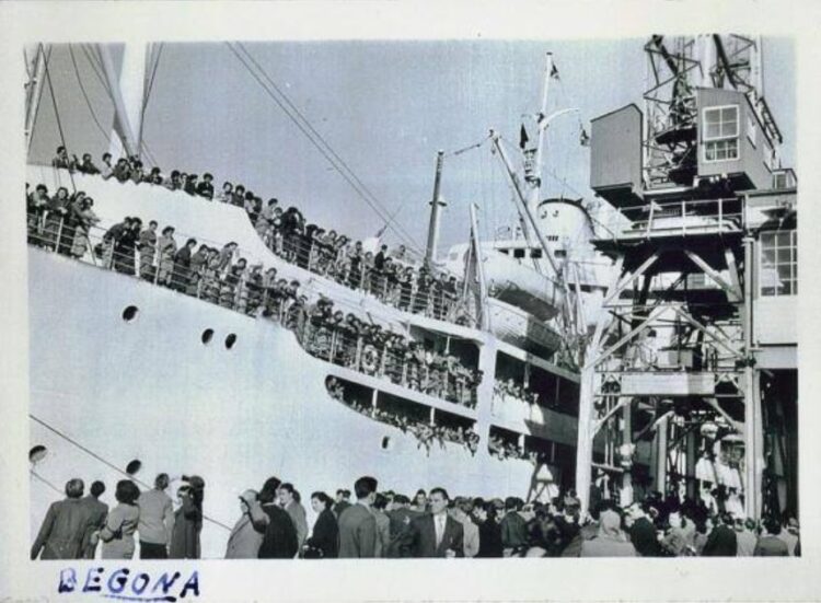 Στο λιμάνι της Μελβούρνης στις 16/6/1957 φτάνει το ισπανικό πλοίο Begona (πηγή: neoskosmos.com/Αρχείο Thomas Boravos)