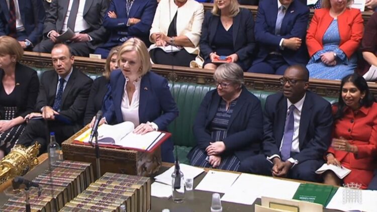 Η Βρετανίδα πρωθυπουργός Λιζ Τρας μιλά στο Βρετανικό Κοινοβούλιο (Φωτ.: UK Parliamentary recording unit)