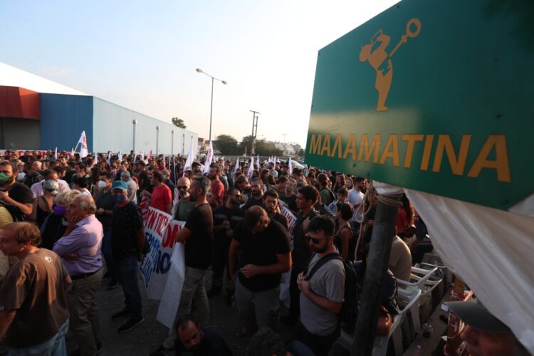 Απεργιακή συγκέντρωση έξω από το εργοστάσιο της Μαλαματίνας στο Καλοχώρι (Φωτ. αρχείου: MotionTeam/Βασίλης Βερβερίδης)