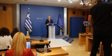 Ο κυβερνητικός εκπρόσωπος, Γιάννης Οικονόμου, μιλά στην ενημέρωση των πολιτικών συντακτών και ανταποκριτών ξένου Τύπου, Αθήνα, Πέμπτη 6 Οκτωβρίου 2022. (Φωτ.: ΑΠΕ-ΜΠΕ/Αλέξανδρος Βλάχος)