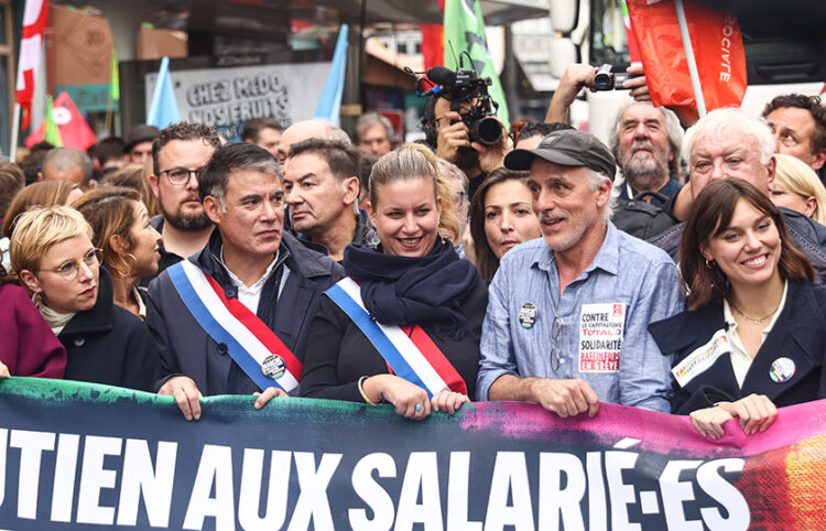 Αριστεροί πολιτικοί και βουλευτές πρωτοστατούν στις μαζικές διαδηλώσεις στο Παρίσι (EPA / Mohammed Badra)