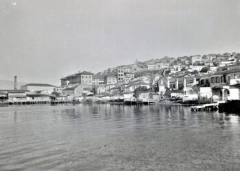 Καρατάσι. Άποψη του όμορφου παραλιακού προαστίου της Σμύρνης το 1921 (πηγή: Φωτογραφικό Αρχείο Εθνικού Αρχαιολογικού Μουσείου)