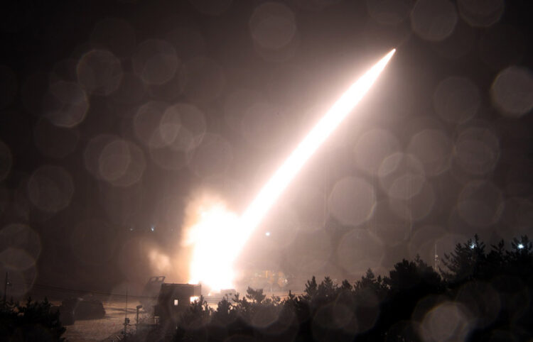 Ένας από τους πυραύλους που εκτοξεύθηκαν κατά τη διάρκεια των κοινών γυμνασίων Νότιας Κορέας - ΗΠΑ (φωτ.: Joint Chiefs of Staff / Handout South Korea)