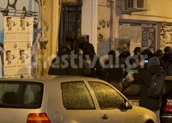 Επιχείρηση εκκένωσης υπό κατάληψη κτηρίου στο κέντρο της Θεσσαλονίκης (Πηγή φωτ.: thestival.gr)