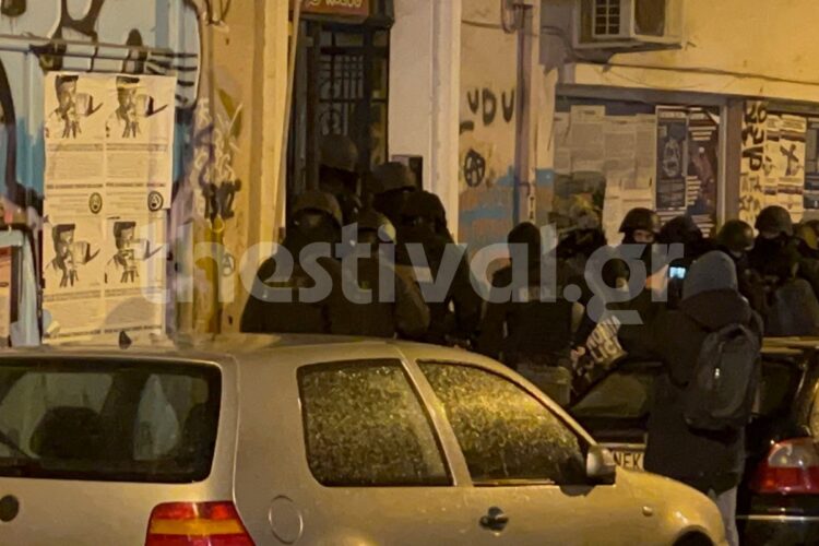 Επιχείρηση εκκένωσης υπό κατάληψη κτηρίου στο κέντρο της Θεσσαλονίκης (Πηγή φωτ.: thestival.gr)