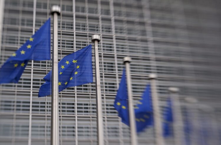 Βρυξέλλες -Σημαίες της Ευρωπαϊκής Ένωσης (Φωτ.: EPA/Olivier Hoslet)