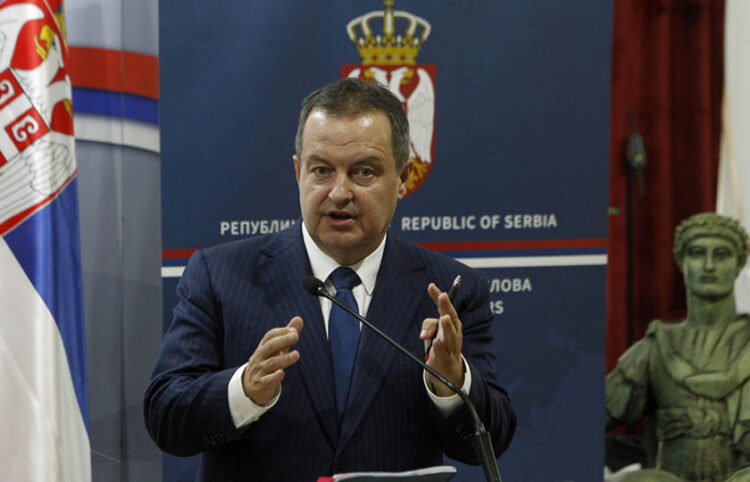 Ο υπουργός Εξωτερικών της Σερβίας Ίβιτσα Ντάτσιτς (φωτ.: EPA / Djordje Savic)