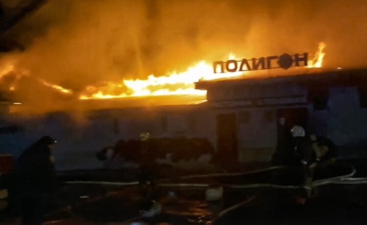 Φωτιά σε νυχτερινό κέντρο της πόλης Κοστρόμα στη Ρωσία (Φωτ.: EPA/Russian Emergencies Ministry)