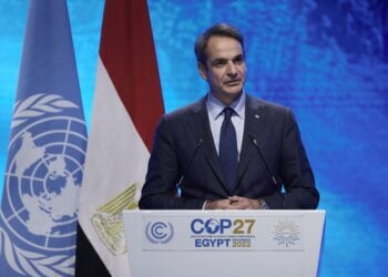 Ο πρωθυπουργός Κυριάκος Μητσοτάκης στο βήμα της Διεθνούς Διάσκεψης για το κλίμα COP27 στο Σαρμ Ελ Σέιχ της Αιγύπτου, Τρίτη 8 Νοεμβρίου 2022 (Φωτ.: Γραφείο Τύπου πρωθυπουργού/Δημήτρης Παπαμήτσος)