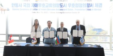 Εικόνα από την υπογραφή του πρωτοκόλλου πρόθεσης συνεργασίας στη Νότια Κορέα (φωτ.: trend.az)
