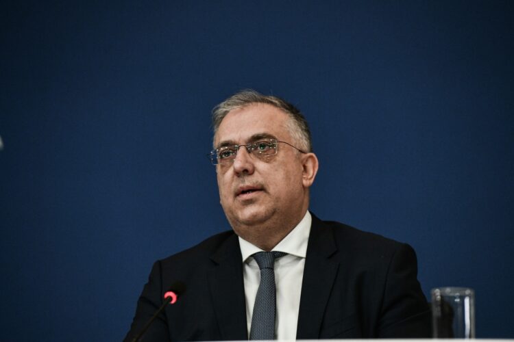 Ο υπουργός Προστασίας του Πολίτη Τάκης Θεοδωρικάκος κάνει δηλώσεις (Φωτ. αρχείου: Eurokinissi/Τατιάνα Μπόλαρη)