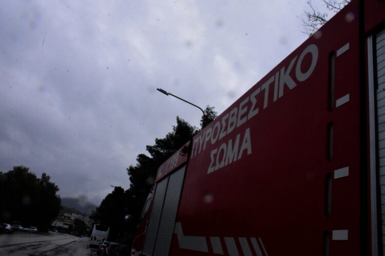 Τα οχήματα της Πυροσβεστικής Υπηρεσίας βρίσκονται επί ποδός για την αντιμετώπιση των έντονων καιρικών φαινομένων (φωτ. Eurokinissi/Βασίλης Παπαδόπουλος)