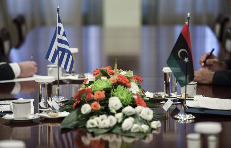 Οι σημαίες της Ελλάδας και της Λιβύης (φωτ.: EUROKINISSI / Βασίλης Ρεμπάπης)