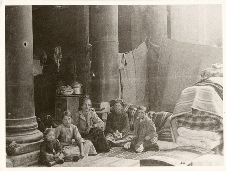 Ντοκουμέντο από την επετειακή έκθεση «Θεσσαλονίκη 1922: Μνημεία και Πρόσφυγες» που παρουσιάζουν στη Ροτόντα το ΥΠΠΟΑ και η Εφορεία Αρχαιοτήτων Πόλης Θεσσαλονίκης