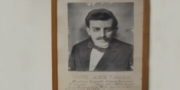 Φωτογραφία του Νίκου Καπετανίδη στο μουσείο της Αδελφότητος Κρωμναίων Καλαμαριάς (φωτ.: Ρωμανός Κοντογιαννίδης)