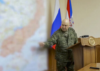 Ο Σουροβίκιν κατά την ενημέρωση του Σοϊγκού (φωτ.: EPA / Russian Defence Ministry Press Service)