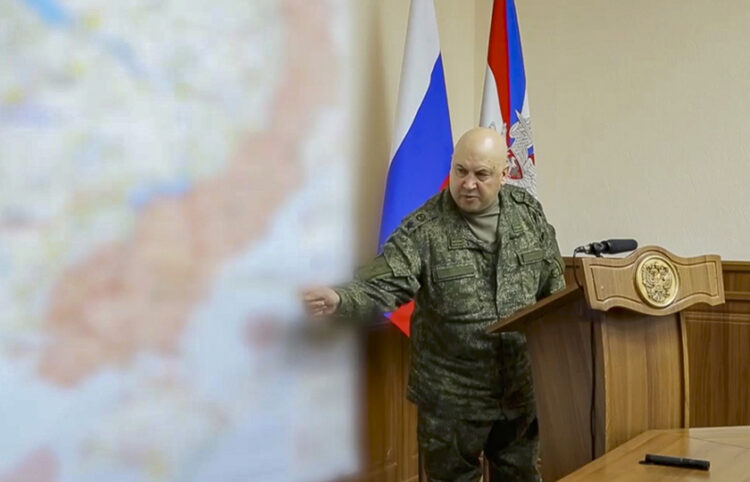 Ο Σουροβίκιν κατά την ενημέρωση του Σοϊγκού (φωτ.: EPA / Russian Defence Ministry Press Service)