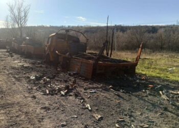 Κατεστραμμένο ρωσικό όχημα στο μέτωπο της Ουκρανίας. (φωτ. αρχείου:  Twitter /Batllefront Europe)
