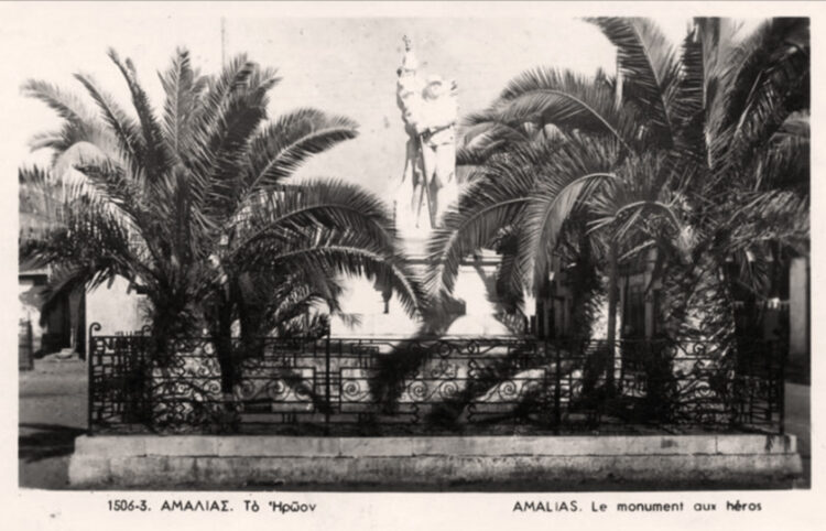 Το μνημείο των ηρώων των ετών 1912-1922 στην Αμαλιάδα (φωτ.: ilia.news)