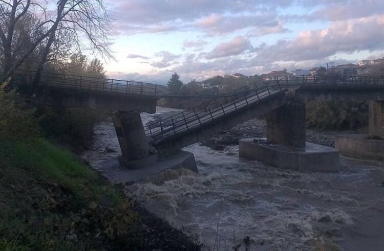 Κατάρρευση γέφυρας στα Γκούρα Κομποτίου στην Άρτα (Πηγή φωτ.: epiruspost.gr)