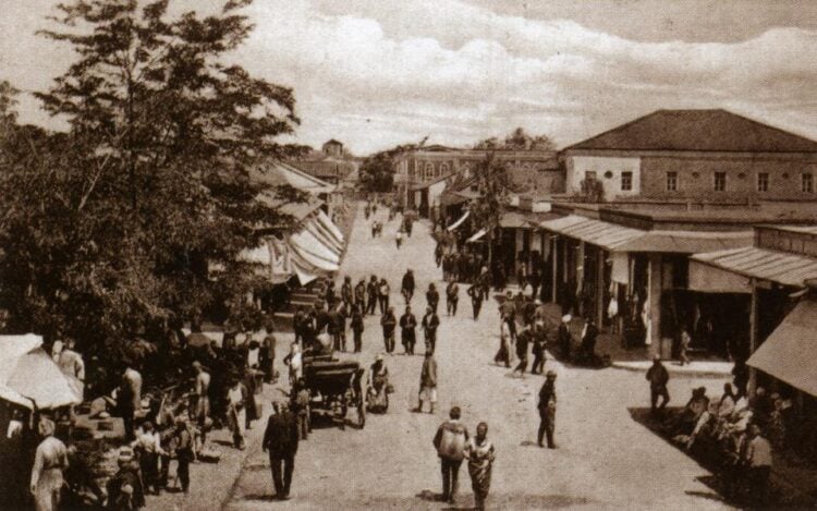 Γειτονιά της Τραπεζούντας σε καρτ ποστάλ εποχής (πηγή: Αρχείο Κωνσταντίνου Φωτιάδη)