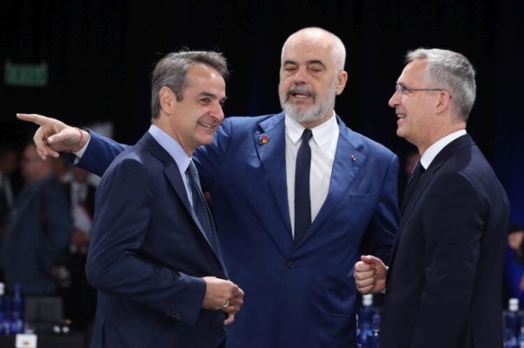 Κυριάκος Μητσοτάκης, Έντι Ράμα και Γενς Στόλτενμπεργκ στη Σύνοδο του NATO στη Μαδρίτη, τον περασμένο Ιούνιο (φωτ. αρχείου: EPA/J.J Guillen)