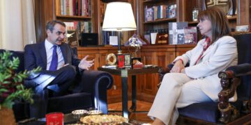 Συνάντηση της προέδρου της Δημοκρατίας Κατερίνας Σακελλαροπούλου με τον πρωθυπουργό Κυριάκο Μητσοτάκη, Παρασκευή 2 Δεκεμβρίου 2022. (Φωτ.: Eurokinissi/Γιάννης Παναγόπουλος)