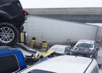 Καραμπόλα δεκάδων οχημάτων σε αυτοκινητόδρομο του Οχάιο λόγω της σφοδρής χιονοθύελλας (Φωτ.: EPA/Ohio Highway Patrol)