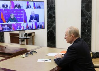 Συνομιλία μέσω βιντεοκλήσης του Βλαντιμίρ Πούτιν με μέλη του Συμβουλίου Ασφαλείας της Ρωσίας (Φωτ.: EPA/Mikhail Metzel/Kremlin Pool/Sputnik)