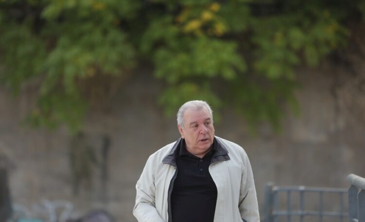 Ο ηθοποιός Τάσος Χαλκιάς ενώ προσέρχεται στο Εφετείο για τη δίκη του Πέτρου Φιλιππίδη (φωτ. αρχείου: ΑΠΕ-ΜΠΕ/Γιώργος Βιτσαράς)