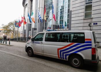 Όχημα της βελγικής αστυνομίας έξω από το Ευρωκοινοβούλιο (φωτ.: EPA/Stephanie Lecocq)