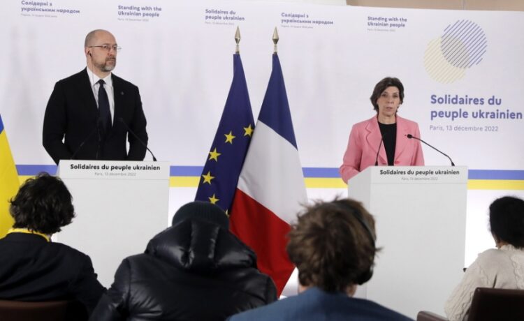 Η υπουργός Εξωτερικών της Γαλλίας Κατρίν Κολονά κατά την διάρκεια κοινής συνέντευξης Τύπου με τον πρωθυπουργό της Ουκρανίας Ντένις Σμίγκαλ (φωτ.: EPA/Teresa Suarez)