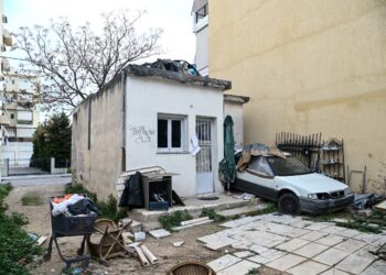 Το σπίτι επί της οδού Μυλοποτάμου στο Ίλιον όπου, όπως προέκυψε από έρευνα της αστυνομίας, ήταν το μέρος στο οποίο οι ανήλικοι βίαζαν και κακοποιούσαν τον 15χρονο (φωτ.: EUROKINISSI/ Μιχάλης Καραγιάννης)