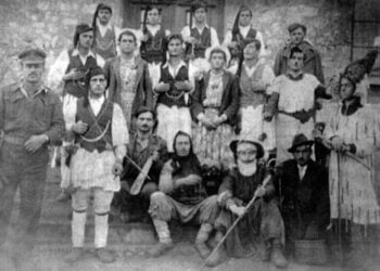 Μωμόγεροι από τα Αλωνάκια Κοζάνης, το 1954