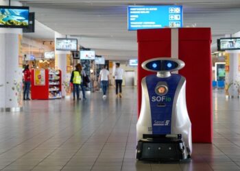Το ρομπότ έχει κατασκευαστεί από τη γερμανική εταιρεία Dr. Sasse, η οποία είναι υπεύθυνη για τον καθαρισμό του αεροδρομίου της Σόφιας από τον Μάρτιο του 2022 (φωτ.: Novinvite.com)