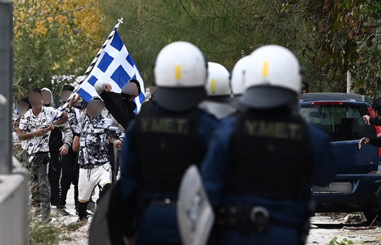 Συγκέντρωση στη Μεσογείων στο ύψος του Νομισματοκοπείου σε ένδειξη διαμαρτυρίας για τον πυροβολισμό 16χρονου Ρομά από αστυνομικό στη Θεσσαλονίκη (φωτ.: EUROKINISSI / Μιχάλης Καραγιάννης)