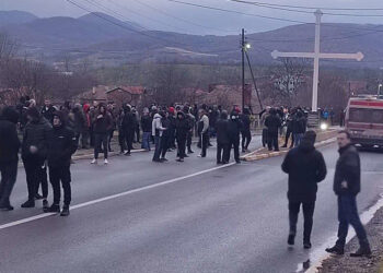 Σέρβοι του Κοσόβου σε οδόφραγμα (φωτ.: Twitter / Andrew Anglin)