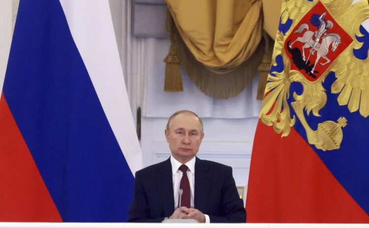 Στις δηλώσεις που έκανε μετά από τη συνεδρίαση του κρατικού συμβουλίου για τη νεολαία, ο πρόεδρος Βλαντίμιρ Πούτιν ισχυρίστηκε ότι στόχος της Ρωσίας είναι να «τερματίσουμε αυτόν τον πόλεμο» (φωτ.: EPA/Vladimir Gerdo)