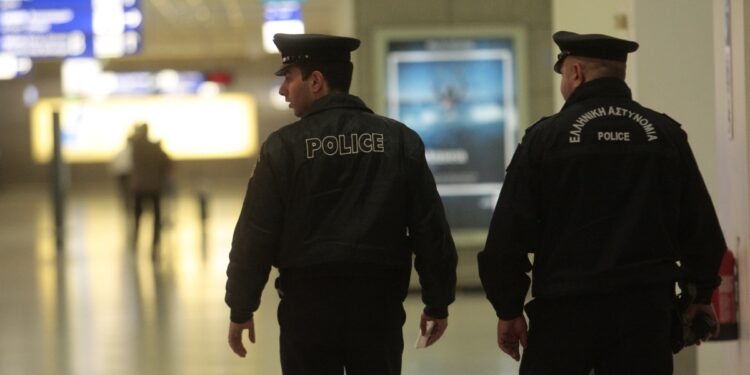 Αστυνομικοί στο αεροδρόμιο «Ελ. Βενιζέλος» (Φωτ. αρχείου: Eurokinissi/Στέλιος Στεφάνου)