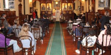 Σχολικός εκκλησιασμός στην Αλεξάνδρεια για την γιορτή των Τριών Ιεραρχών (Φωτ.: ekalexandria.org)