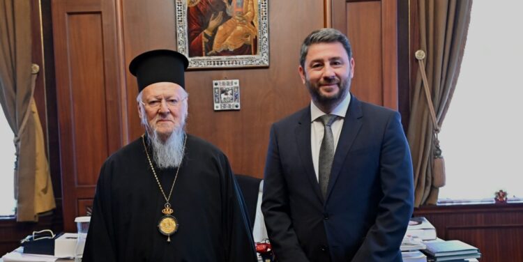 Συνάντηση με τον Οικουμενικό Πατριάρχη, Βαρθολομαίο, είχε στο Φανάρι ο πρόεδρος του ΠΑΣΟΚ - Κινήματος Αλλαγής, Παρασκευή 6 Ιανουαρίου 2023. (Φωτ.: Γραφείο Τύπου ΠΑΣΟΚ-Κινήματος Αλλαγής)