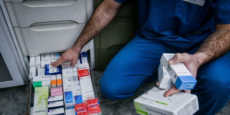 Σοβαρές ελλείψεις σε φάρμακα καταγγέλλουν οι φαρμακοποιοί, σε περίοδο έξαρσης αναπνευστικών λοιμώξεων, γρίπης και κορονοϊού, Παρασκευή 30 Δεκεμβρίου 2022 (Φωτ.: Eurokinissi/Τατιάνα Μπόλαρη)