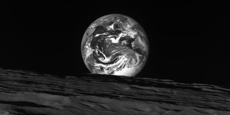 Η γη όπως φαίνεται από το φεγγάρι (Φωτ.: ΑΠΕ-ΜΠΕ/kari.re.kr)